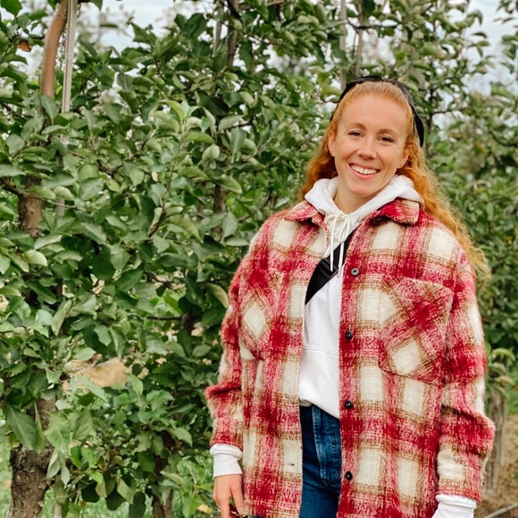 Meet your Posher, Jenna - Picture 2 of 5